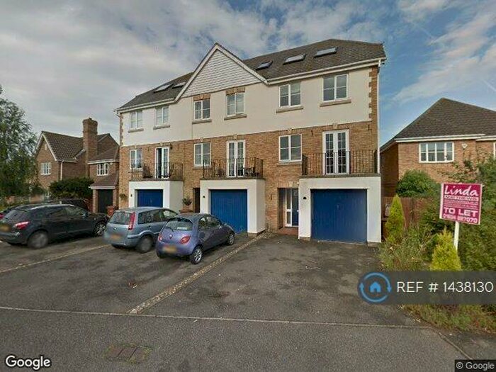 5 Bedroom Terraced House To Rent In Willowherb Close, St. Marys Island, Chatham, ME4