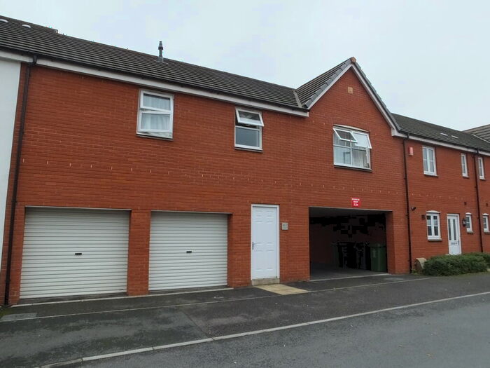 2 Bedroom Coach House To Rent In Chaucer Grove, Exeter, EX4