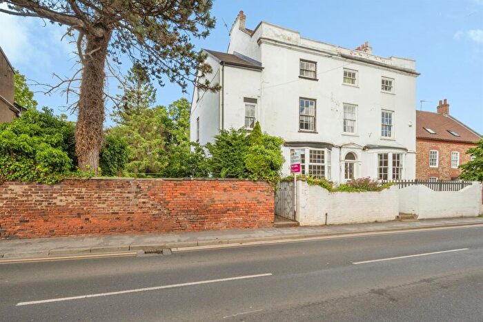 4 Bedroom Semi-Detached House For Sale In King Street, Thorne, Doncaster, DN8