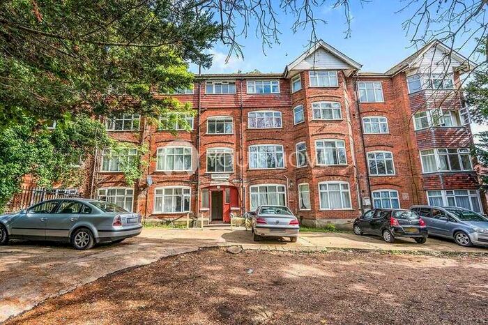 1 Bedroom Flat To Rent In Weston Lane, Southampton, SO19