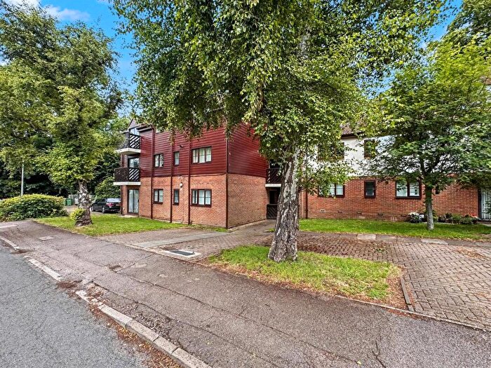2 Bedroom Apartment For Sale In Edmond Beaufort Drive, St. Albans, AL3
