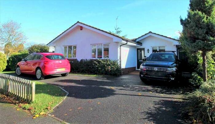 2 Bedroom Bungalow To Rent In Farhalls Crescent, Horsham, Horsham, RH12