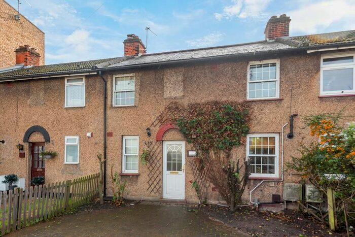 3 Bedroom Terraced House To Rent In Mays Lane, Barnet, EN5