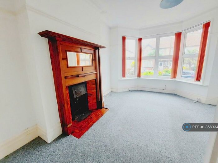2 Bedroom Flat To Rent In Knowle, Bristol, BS4