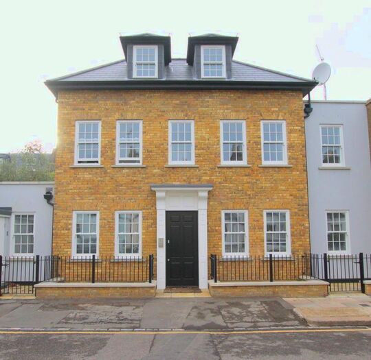 2 Bedroom Flat To Rent In Sefton Street, London, SW15