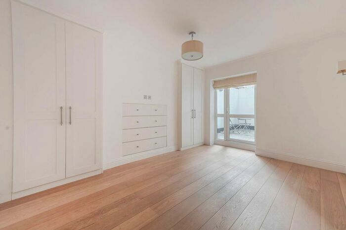 2 Bedroom Flat To Rent In Warwick Gardens, Kensington, London, W14