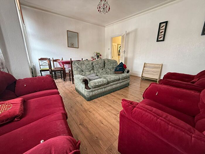 2 Bedroom Semi-Detached House To Rent In Gleneagle Road, London, SW16