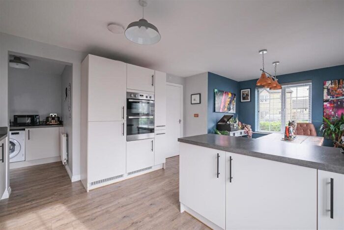 4 Bedroom Detached House For Sale In Anvil Court, Lindley, Huddersfield, HD3
