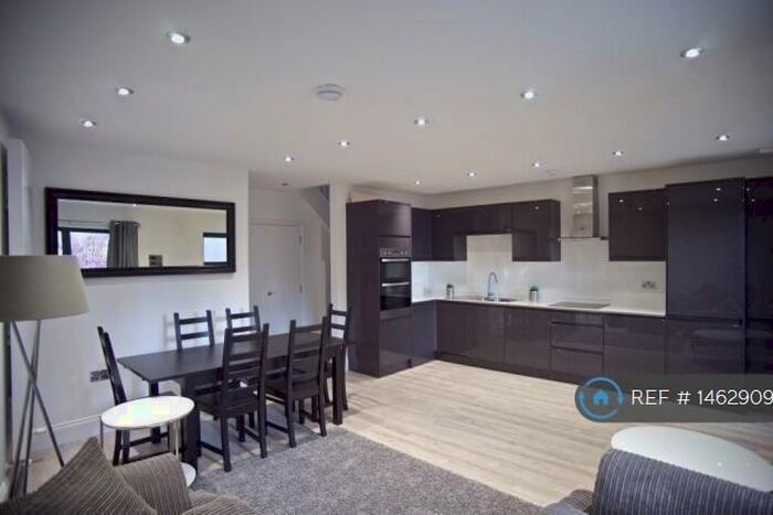 2 Bedroom Semi-Detached House To Rent In Spa Road, London, SE16