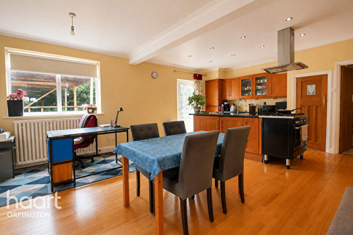 2 Bedroom Chalet For Sale In Cockmannings Road, Orpington, BR5