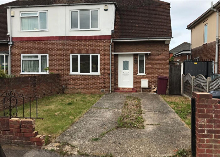2 Bedroom Semi Detached House To Rent In Greenfields Road, Reading, RG2
