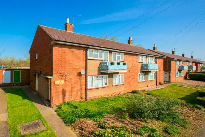 2 Bedroom Flat For Sale In Weekley Glebe Road, Kettering, Northamptonshire, NN16