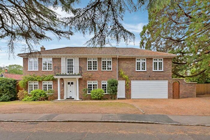 5 Bedroom Detached House For Sale In Islet Park Drive, Maidenhead, Berkshire, SL6