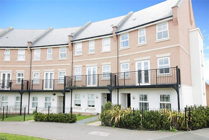 4 Bedroom End Of Terrace House To Rent In School Avenue, Basildon, SS15