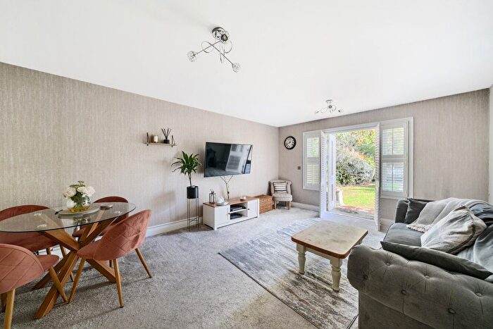 2 Bedroom Flat For Sale In Bromley Road, Catford London, SE6