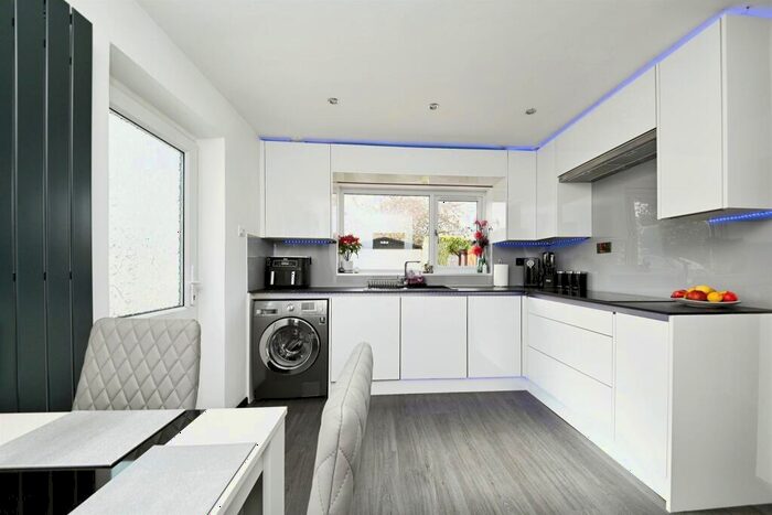 3 Bedroom Detached Bungalow For Sale In Chapel Avenue, Wisbech St. Mary, Wisbech, PE13