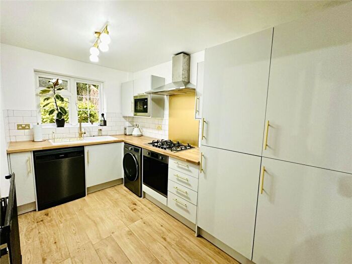 2 Bedroom Apartment For Sale In Spindlewood Gardens, Parkhill, East Croydon, South Croydon, CR0