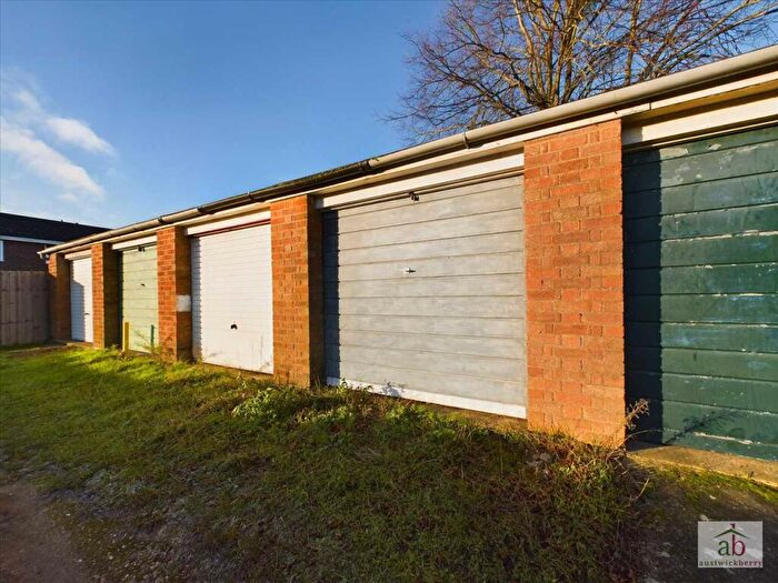 3 Bedroom End Of Terrace House For Sale In Beatrice Close, Ipswich, IP3