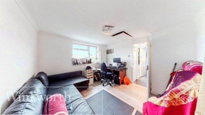 2 Bedroom Flat To Rent In Farrier Road, Northolt, Middlesex, UB5