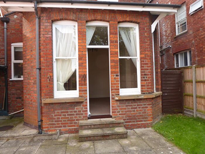 2 Bedroom Flat To Rent In Flat De Parys Avenue, Bedford, MK40