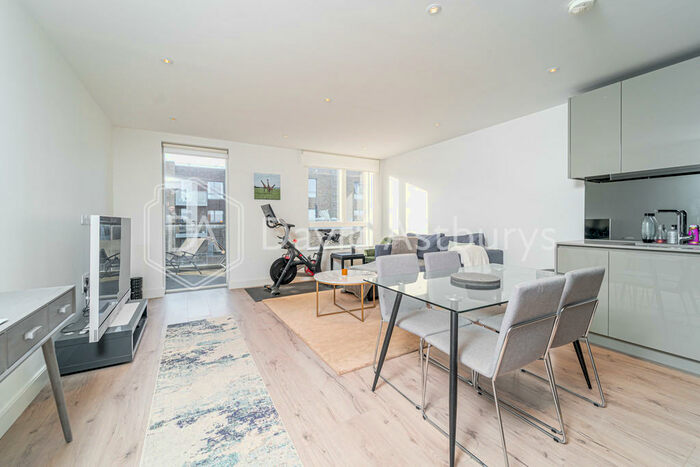 2 Bedroom Apartment To Rent In High Street, Hornsey, London, N8