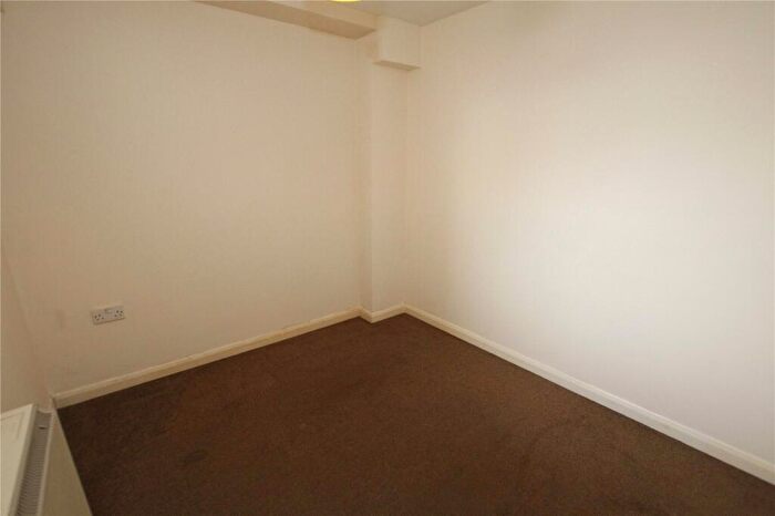 2 Bedroom Apartment To Rent In County Road, Swindon, Wiltshire, SN1