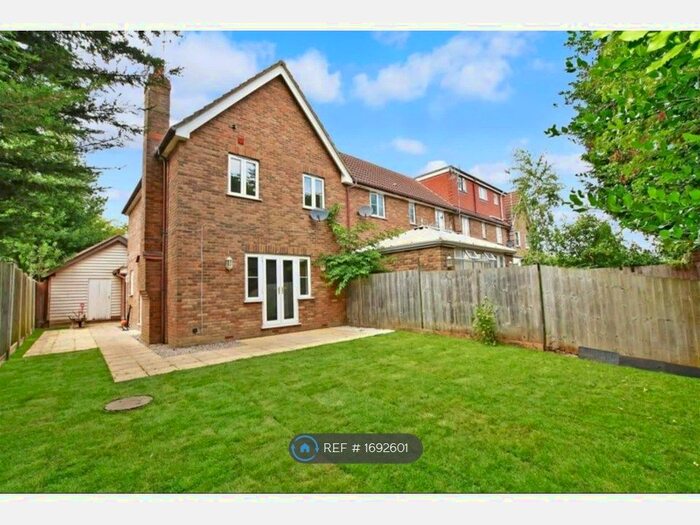 3 Bedroom Semi-Detached House To Rent In Mannock Mews, London, E18