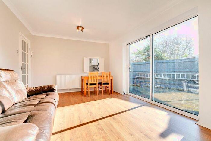 2 Bedroom Detached Bungalow To Rent In Queensway, Petts Wood, BR5