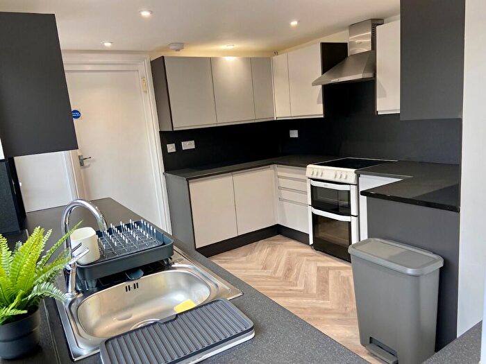 6 Bedroom Semi-Detached House To Rent In Oak Tree Lane, Birmingham, B29