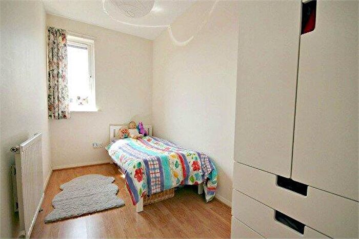 2 Bedroom Flat For Sale In Cornmow Drive, Dollis Hill, NW10