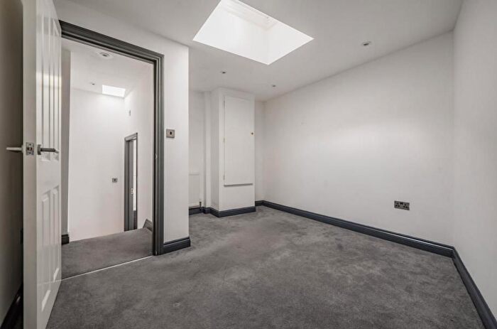 1 Bedroom Flat To Rent In Mill Lane, Guildford, GU1
