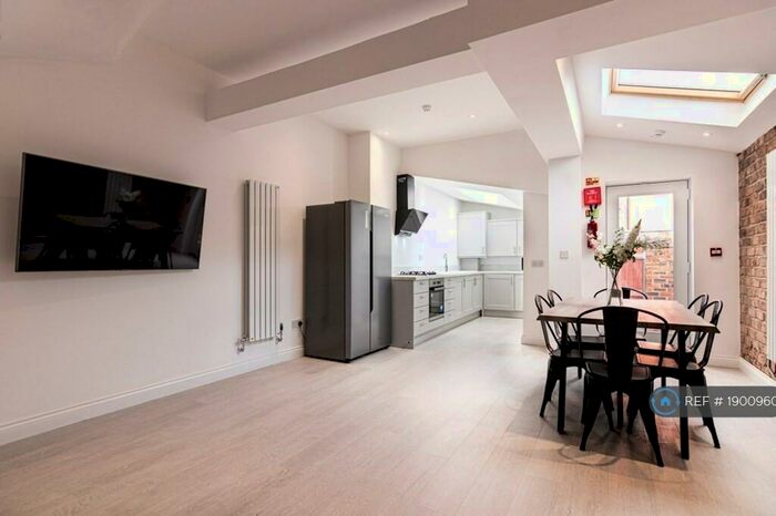 6 Bedroom Terraced House To Rent In Wellington Avenue, Liverpool, L15