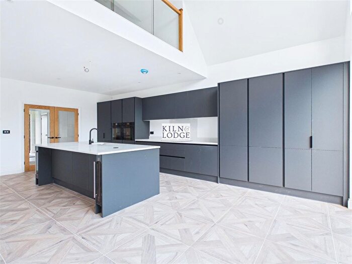 4 Bedroom Detached House For Sale In Cranfield Park Road, Wickford, SS12