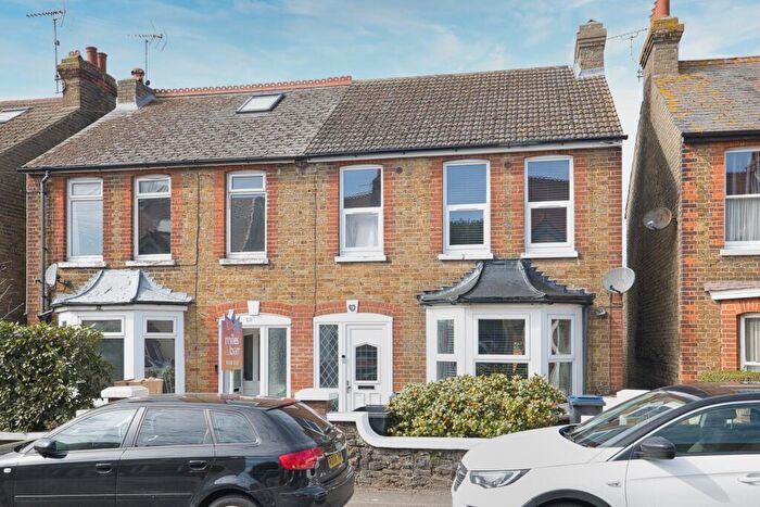 3 Bedroom Semi-Detached House For Sale In Beacon Road, Broadstairs, CT10