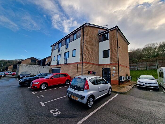 1 Bedroom Flat To Rent In Earls Court, Mulberry Close, Luton, Bedfordshire, LU1