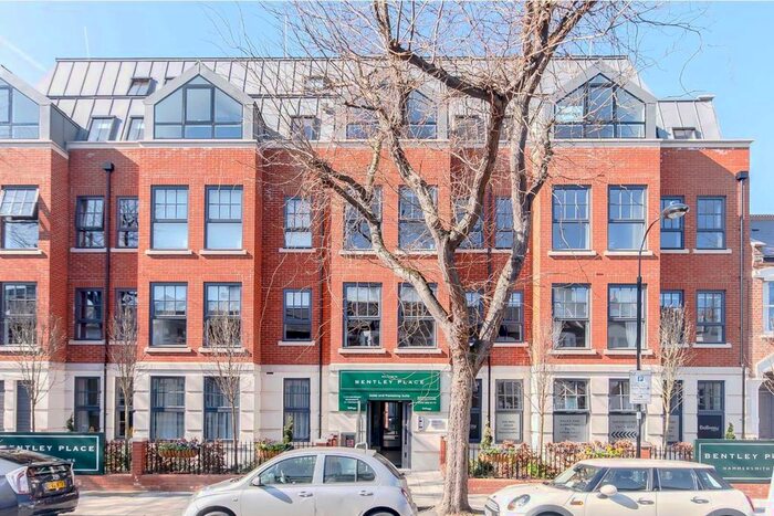 2 Bedroom Flat To Rent In Wolverton Gardens, London, W6