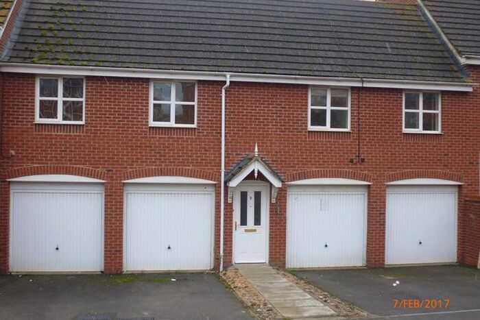2 Bedroom Flat To Rent In Hanbury Close, Daventry, NN11
