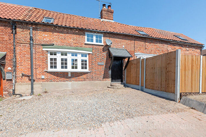 1 Bedroom Terraced House For Sale In Balancing Compact Intentional Living With Expansive Garden In Beccles Road, Fritton, Great Yarmouth, NR31
