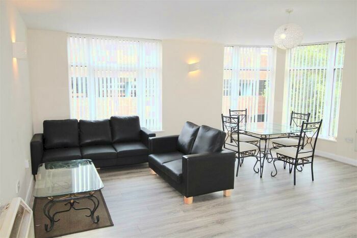 2 Bedroom Apartment To Rent In Bathrooms - Weekday Cross, NG1
