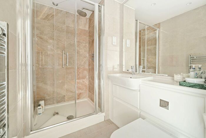 2 Bedroom Flat For Sale In Flambard Way, Godalming, GU7