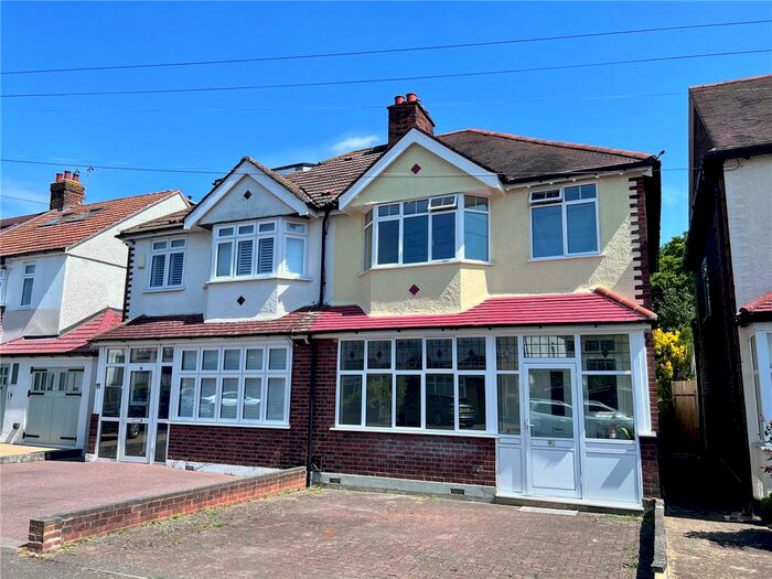 3 Bedroom Semi-Detached House To Rent In Kingsway, New Malden, KT3