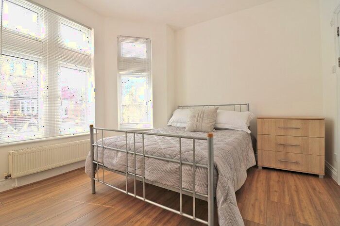 3 Bedroom Flat To Rent In Craven Avenue, London, W5