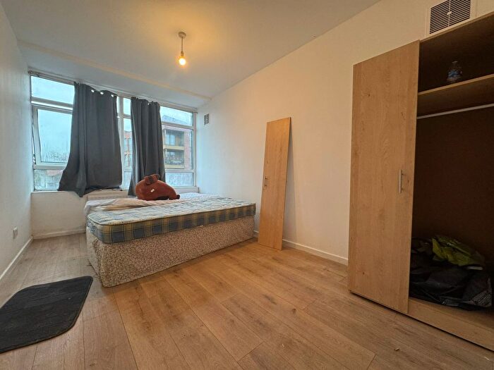 3 Bedroom Flat To Rent In London Road, Mitcham, CR4