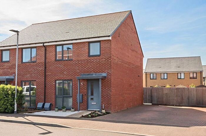 3 Bedroom Semi-Detached House For Sale In Buckworth Drive, Bedford, MK43