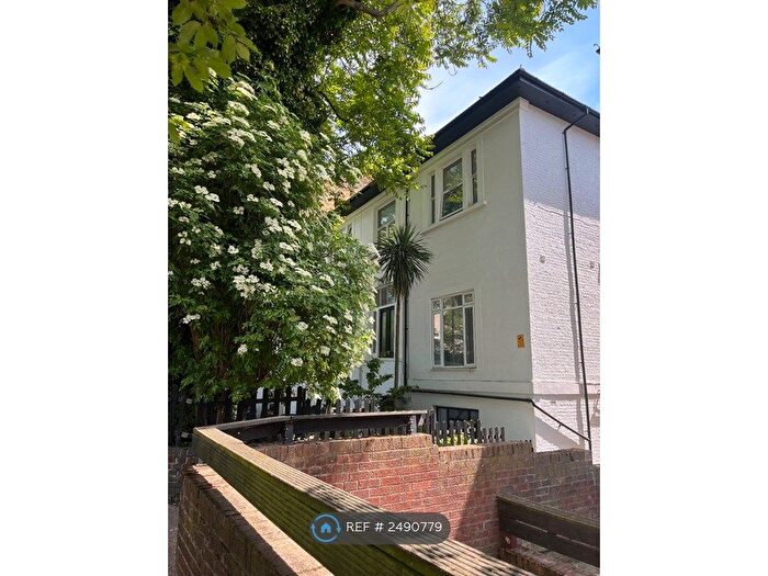 3 Bedroom Flat To Rent In Brondesbury Road, London, NW6