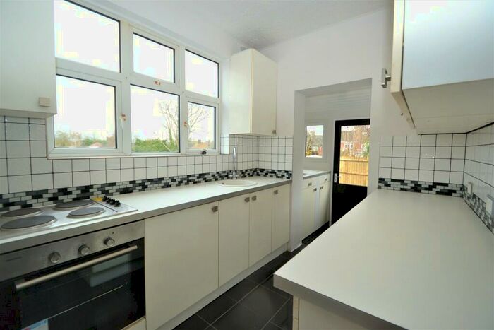 2 Bedroom Maisonette To Rent In Chiltern Drive, Surbiton, KT5