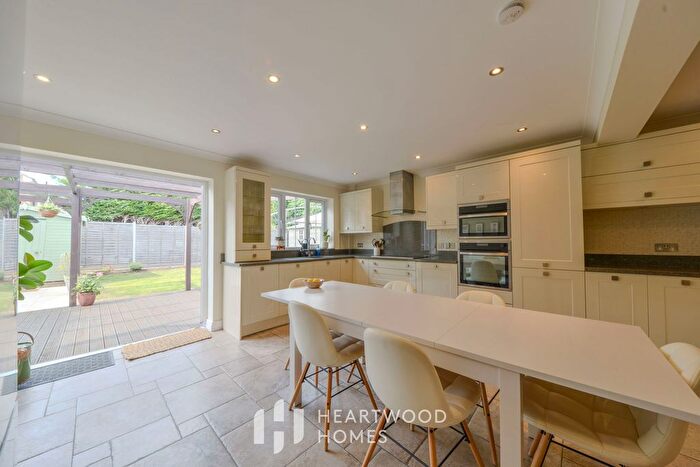 4 Bedroom Bungalow For Sale In Swans Close, St. Albans, AL4