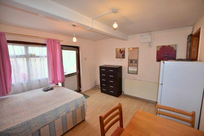 Studio To Rent In Bingley Road, Greenford, UB6