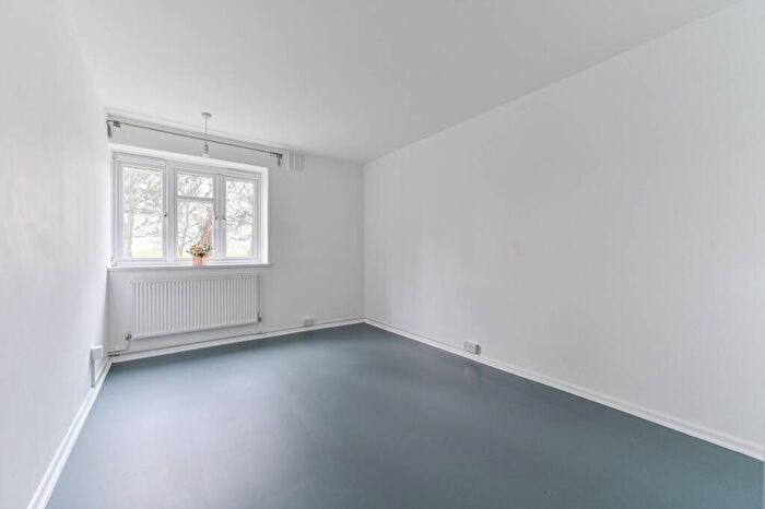 2 Bedroom Flat To Rent In Hillside House, Croydon, CR0