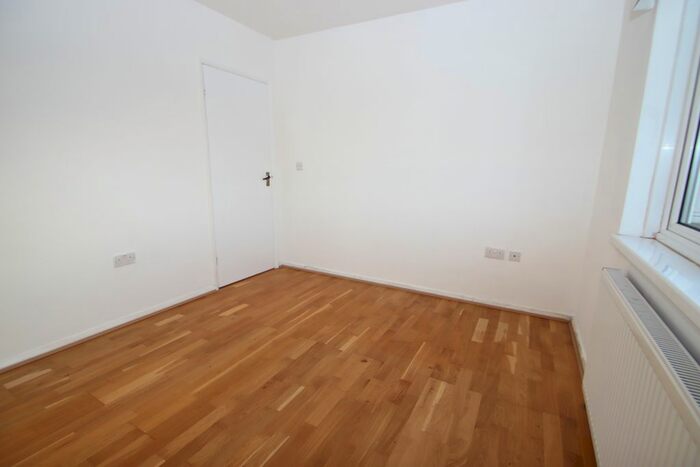 2 Bedroom Flat To Rent In Glade, Southgate, N21